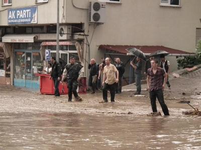 Sel felaketinde ölü sayısı 13e yükseldi