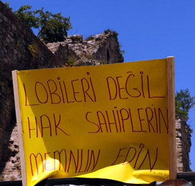 Sulukulede davullu zurnalı protesto