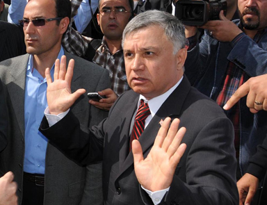 Rektörün makamı ve evinde jammer ve böceksavar
