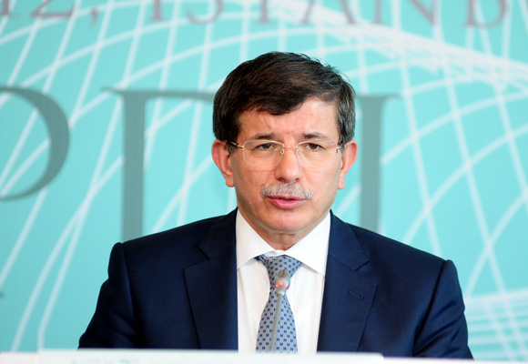 Davutoğlu: Mülteci akınından kaygılıyız