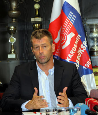 Skibbe yerli transfer yapacak
