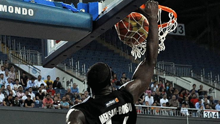Beşiktaş şampiyonluk şarkıları söylüyor