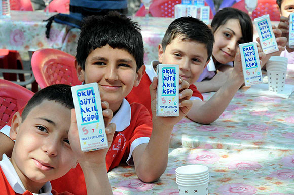 Bakanlık sütü önce öğretmen tadacakı yalanladı