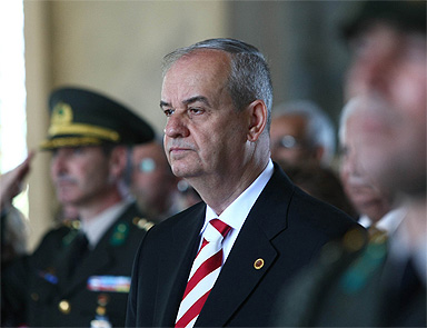 Başbuğ: Katille aynı sandalyede oturmam
