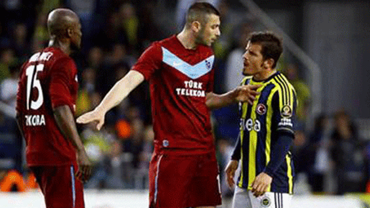 Emre Belözoğluna dudak okuma