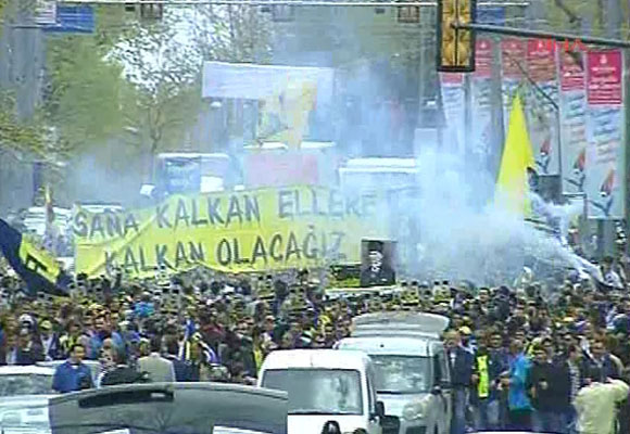 Binlerce Fenerbahçeliden yürüyüş