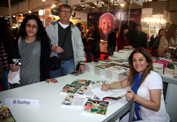 İzmir Kitap Fuarına akın