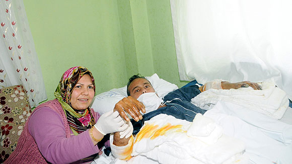 Kavdır, eşinin elini ilk kez tuttu