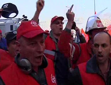 Çelik işçileri Sarkozyyi hedef aldı