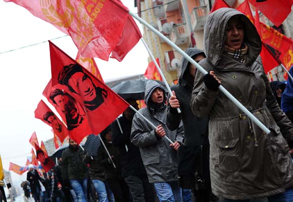 17 yıl önce Gazide ölenler anıldı