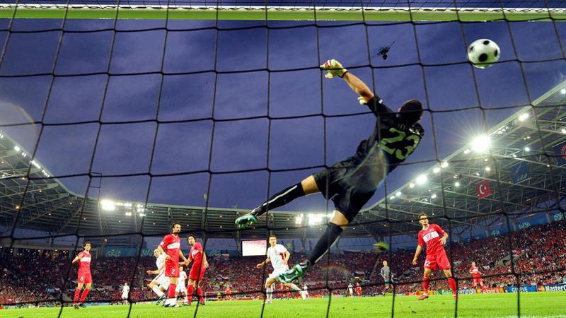 Volkan: Muslera benden iyi kaleci