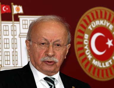 Oktay Ekşinin hakaret davasına durdurma