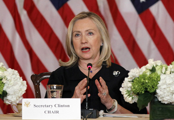Clinton Fransadaki yasayı eleştirdi