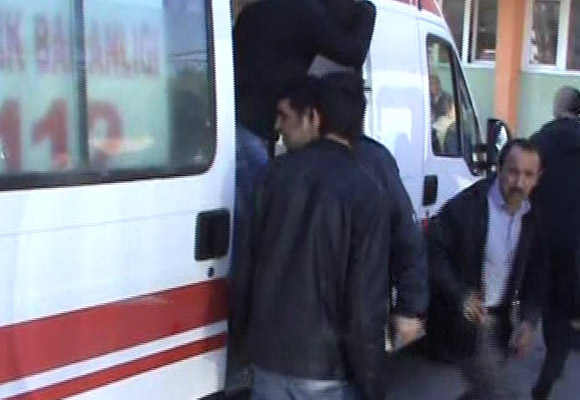 Bir ambulansta 15 kişi