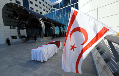 Denktaş gözyaşlarıyla uğurlanıyor