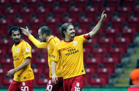 Galatasaray işi ilk yarıda bitirdi
