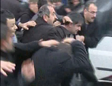 Uludere Kaymakamı saldırıya uğradı