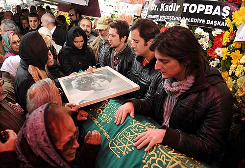 Şükran Ay son yolculuğuna uğurlandı