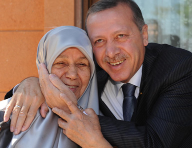 Başbakanın annesine yanlış tedavi mi
