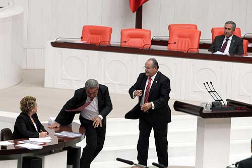 AK Partili Salim Uslu sert çıktı