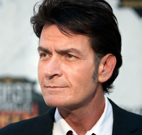 Charlie Sheen geri dönüyor
