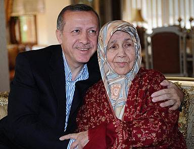 Taziye ilanı ve çelenk yerine bağış istedi