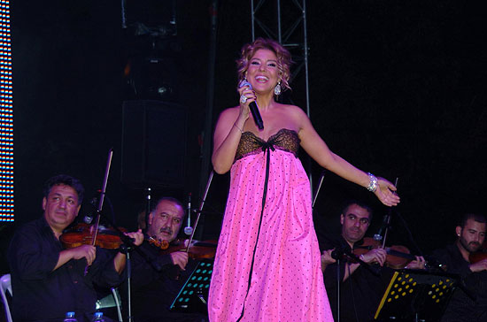 Gülben Ergen internetten konser verdi