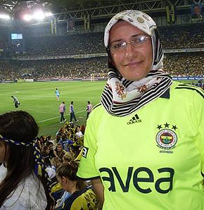 Fenerbahçeli kadın taraftar isyan etti