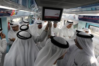 Tam otomatik Dubai metrosu