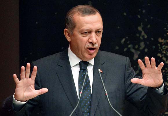Temiz alnımı lekeli dudaklarına sürdürmem