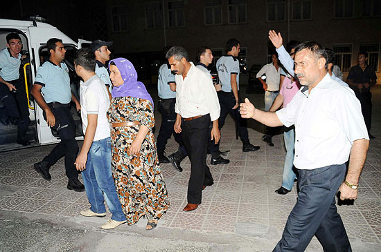 Halay çekerken ayağıma bastın kavgası