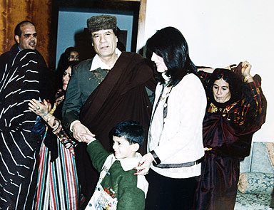 Kaddafinin ailesi Cezayirde ortaya çıktı