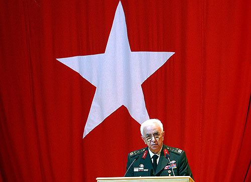 Işık Koşanere bir suç duyurusu daha