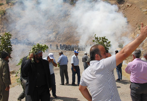 Canlı kalkan eylemcisi öldü