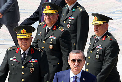 Yeni komutanların özgeçmişleri...