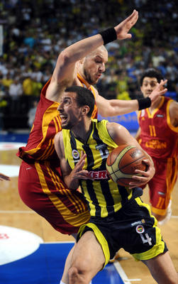 Ukic bir buçuk ay yok