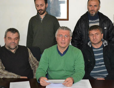 Parkta oturan çevrecilere gözaltı