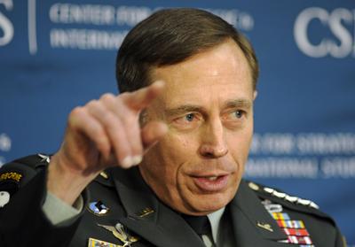 Çuvalcı komutan Petraeus Ankarada