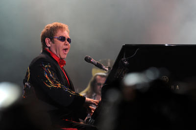 Elton John İstanbulu büyüledi