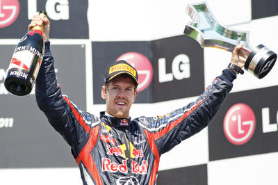 Vettel Valenciada hız kesmedi