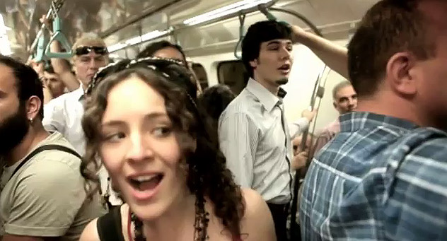 İstanbullu metroda coştu