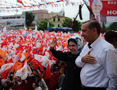Başbakan: O kadın, kız mıdır kadın mıdır