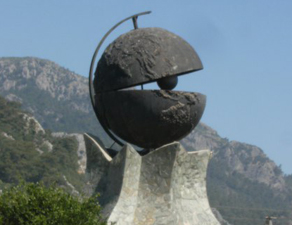 Şehirdeki dev heykeller
