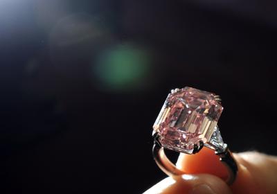 Pembe elmasa milyon dolarlar