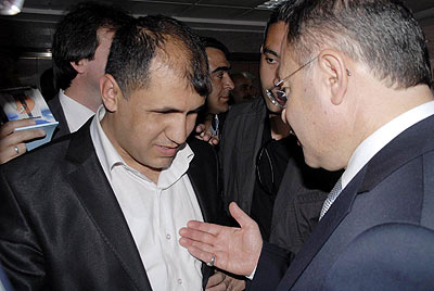 Bakan Akdağ engelli işçiden özür diledi