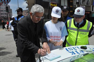 Polis şaka yaptı