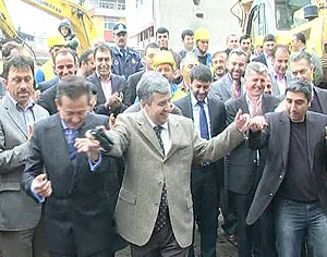Tuzlada davullu zurnalı halaylı yıkım
