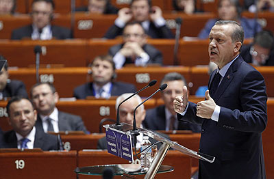 Erdoğandan AKPMye de One minute