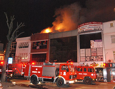 İstanbul Yeşilköyde restoran yangını