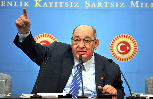 Anadoldan KHK çıkarma yetkisine tepki